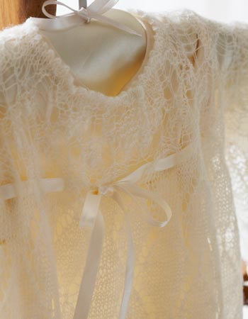 New Prince swaddled in knitted lace - 大愛英國小王子的蕾絲毯子[花樣圖解搜索中] [我和我的小伙伴們都被它吸引了！] - 舒舒愛折騰 - 上班折騰打印機(jī)，下班奶娃打毛衣